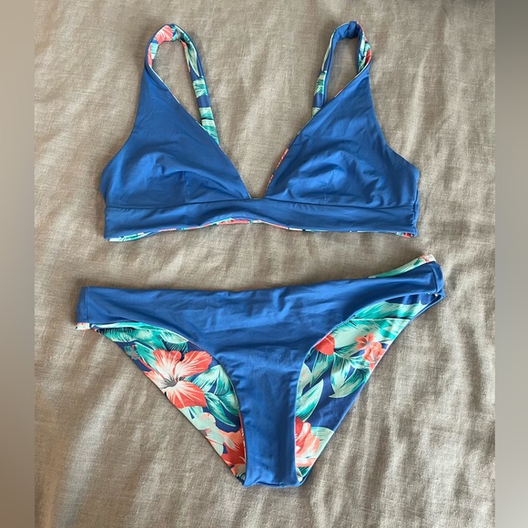 O’Neill Reversible Bikini Set - Picture 2 of 3